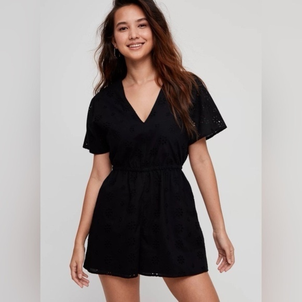 Aritzia Sunday Best Kensley V-neck Eyelet Romper in Black Size XS